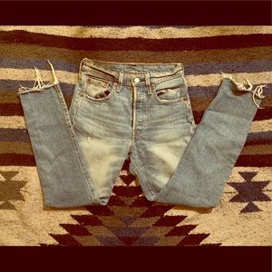 High waisted button fly Levi jeans!